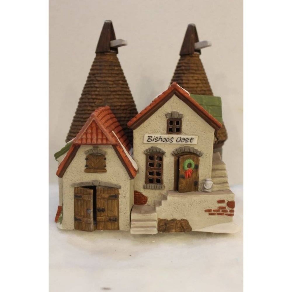 Dept 56 Dickens Village - Bishop Oast House   soi2023